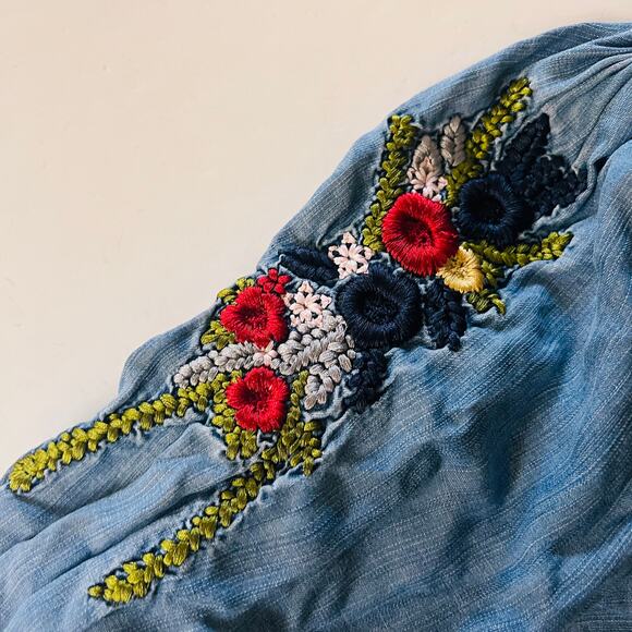 Bobeau Chambray Embroidered Balloon Sleeve Top Size Small - Picture 5 of 10